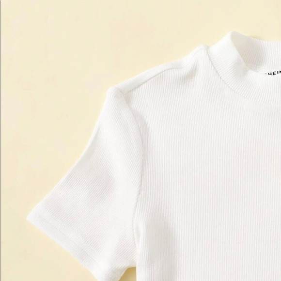 Cute white basic crop top. - Picture 4 of 4